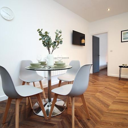 סוואנסי Fully Equipped Kitchen, Parking, City Centre מראה חיצוני תמונה