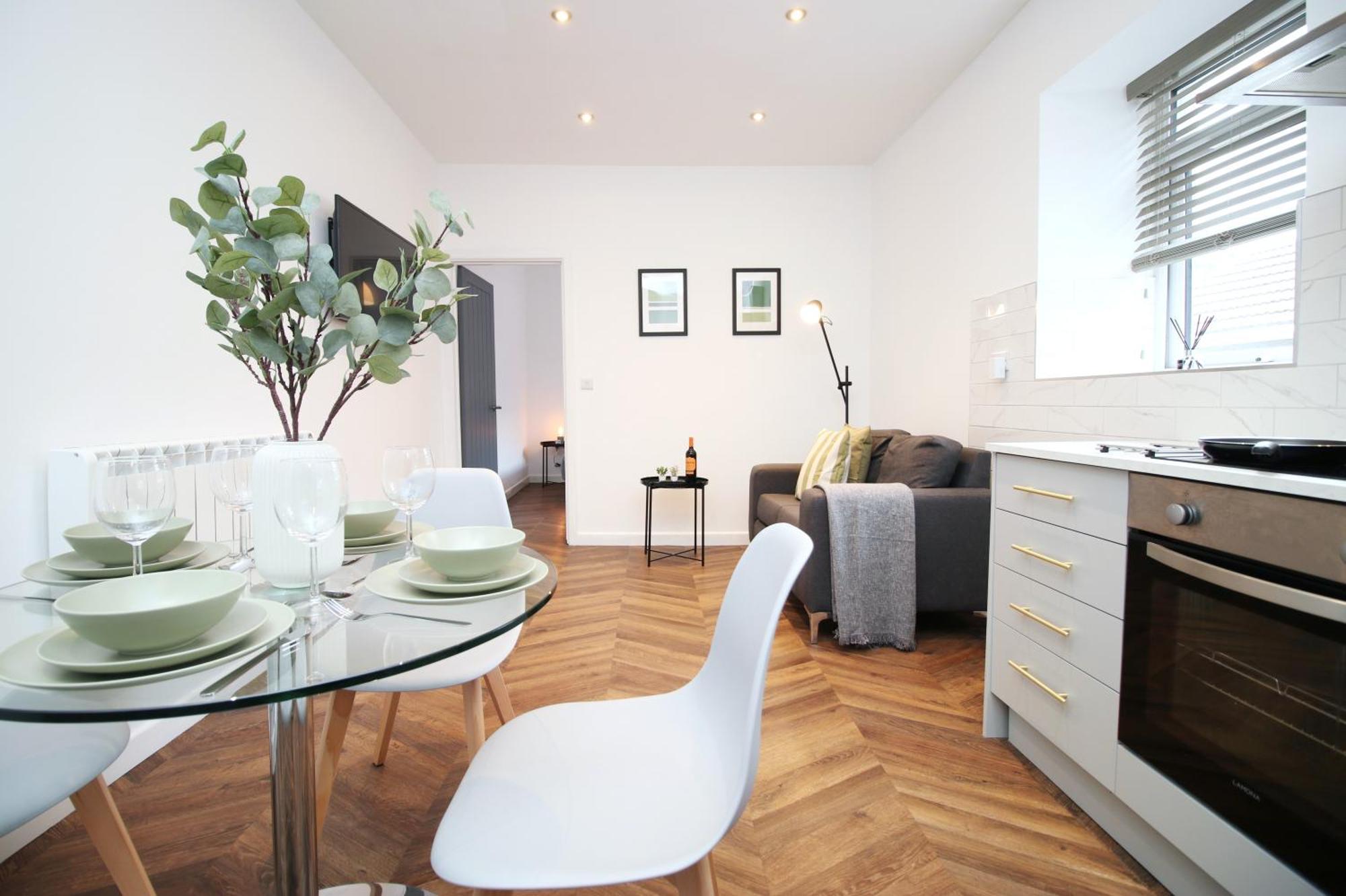 סוואנסי Fully Equipped Kitchen, Parking, City Centre מראה חיצוני תמונה