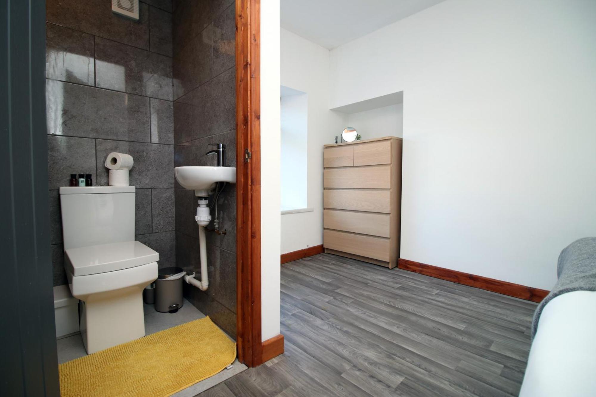 סוואנסי Fully Equipped Kitchen, Parking, City Centre מראה חיצוני תמונה