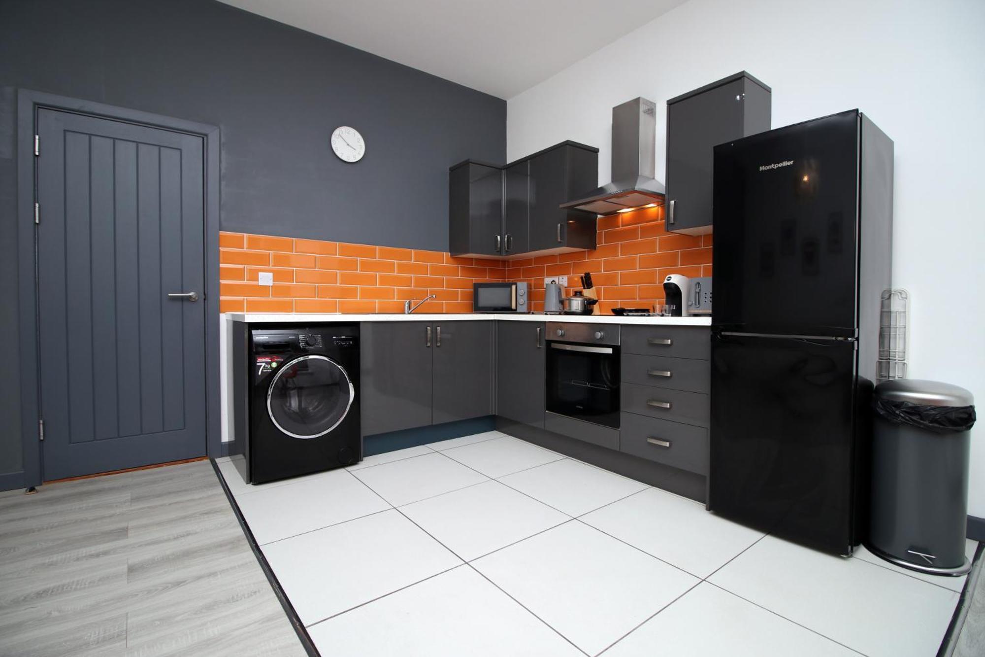 סוואנסי Fully Equipped Kitchen, Parking, City Centre מראה חיצוני תמונה
