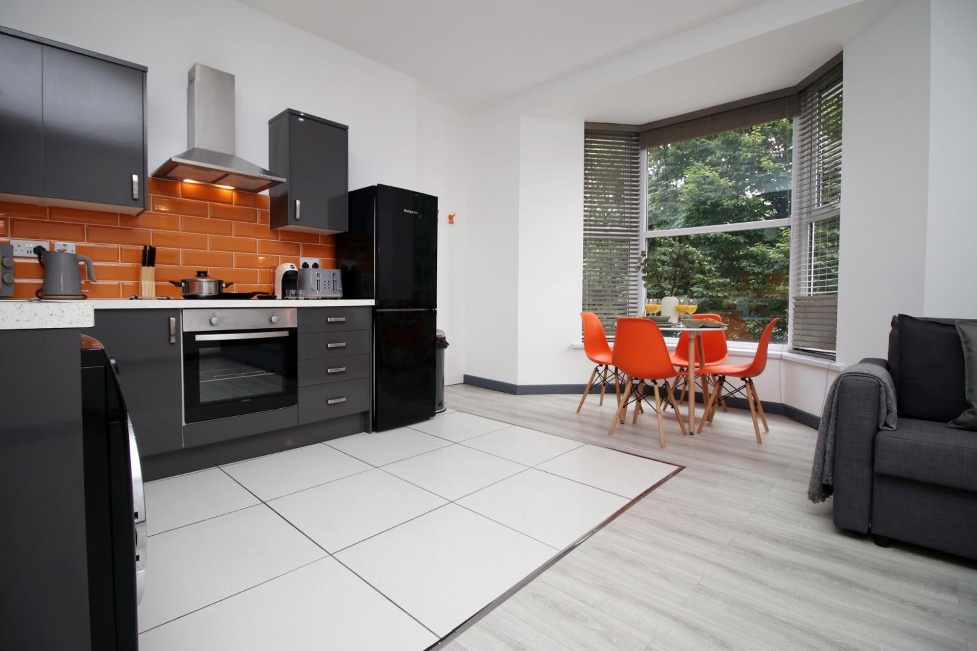 סוואנסי Fully Equipped Kitchen, Parking, City Centre מראה חיצוני תמונה