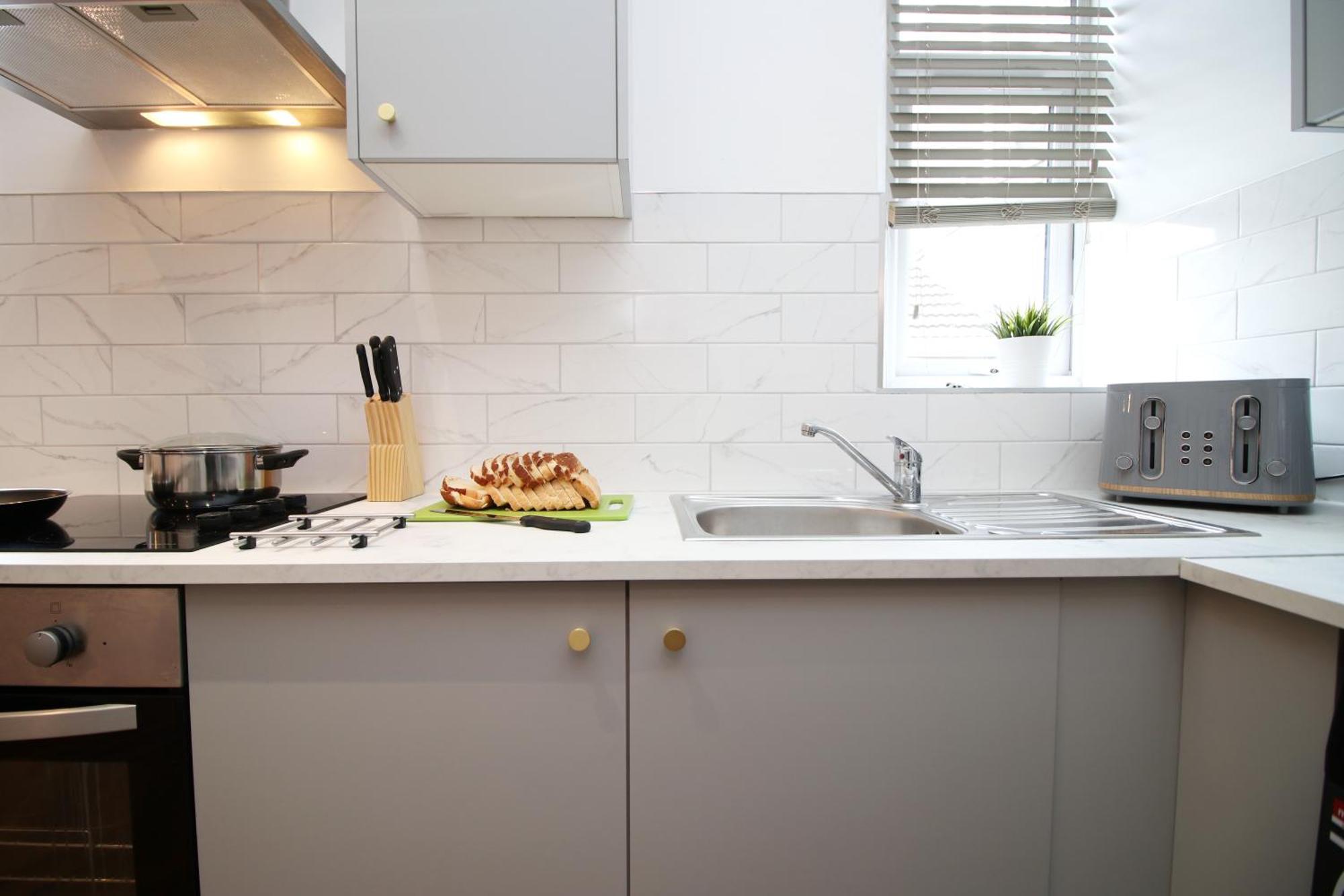 סוואנסי Fully Equipped Kitchen, Parking, City Centre מראה חיצוני תמונה