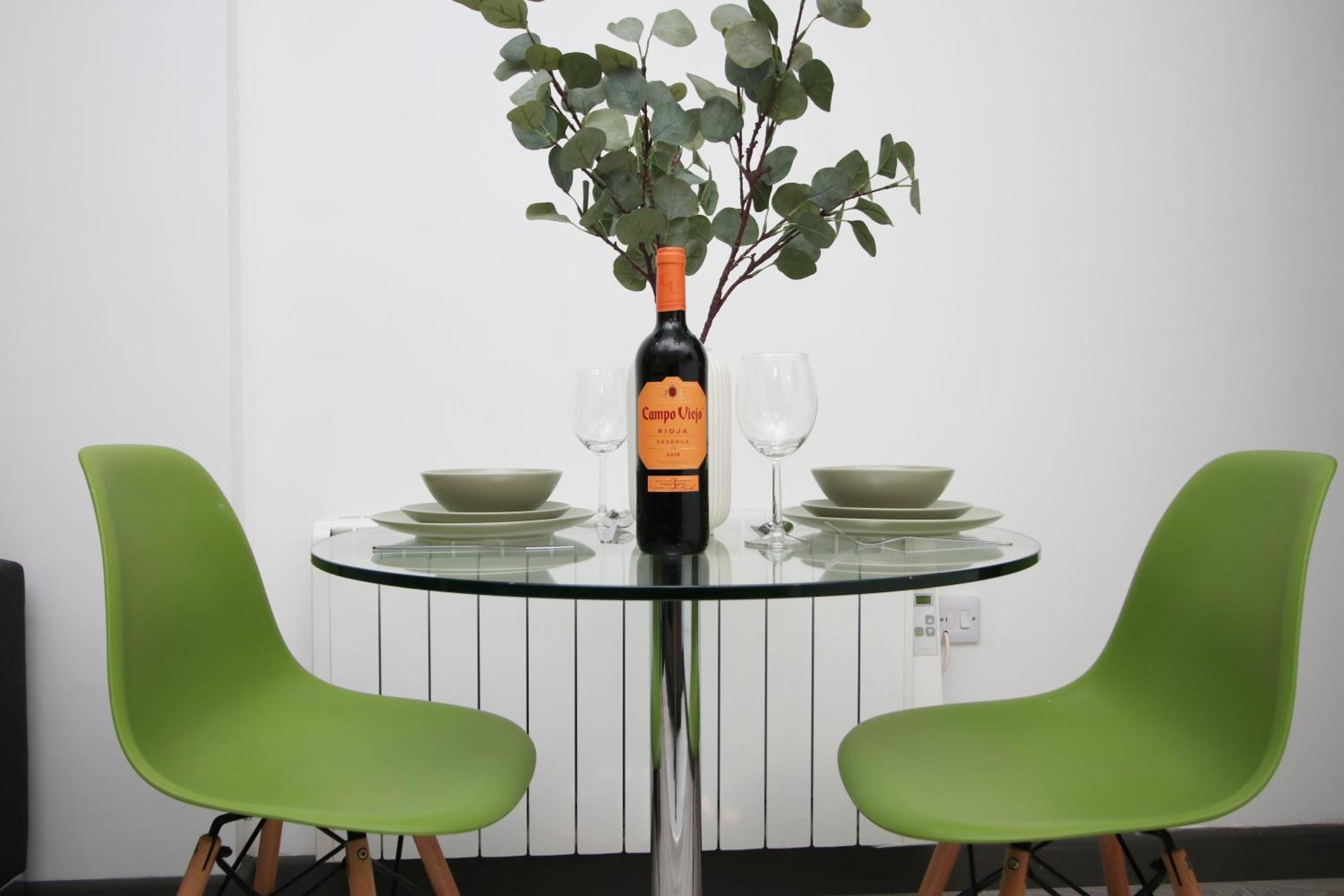סוואנסי Fully Equipped Kitchen, Parking, City Centre מראה חיצוני תמונה