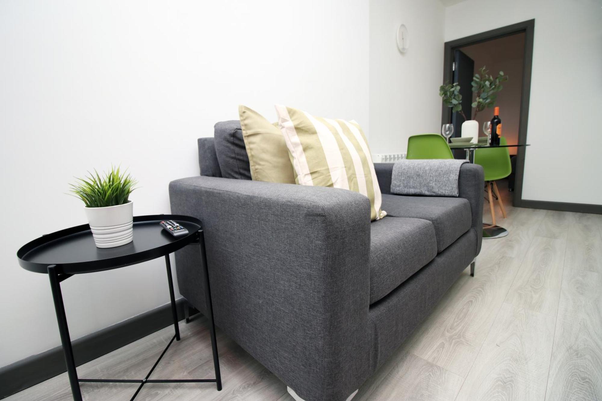סוואנסי Fully Equipped Kitchen, Parking, City Centre מראה חיצוני תמונה