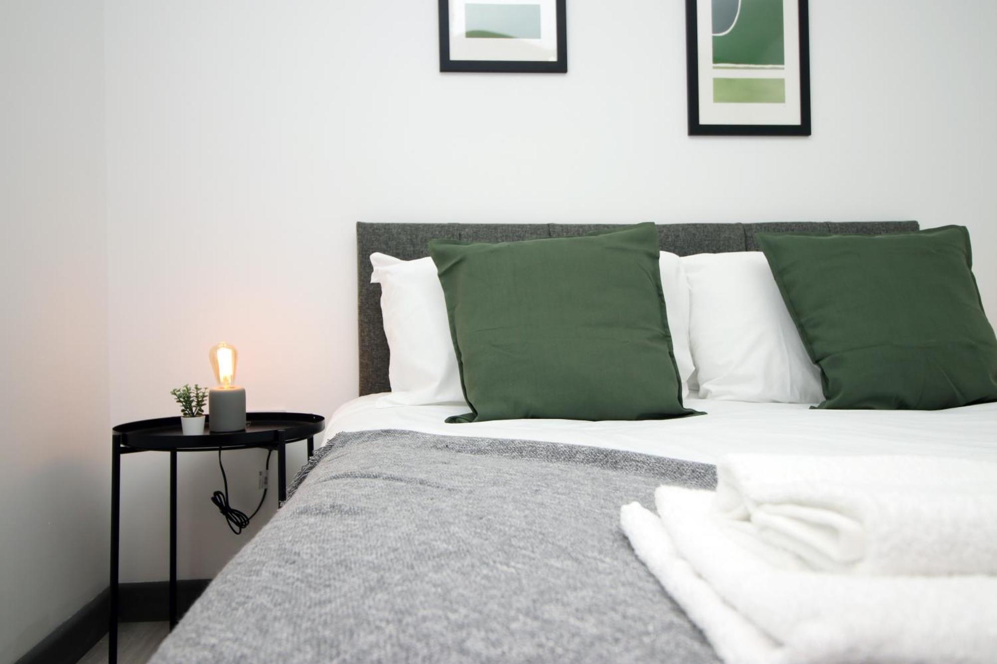 סוואנסי Fully Equipped Kitchen, Parking, City Centre מראה חיצוני תמונה