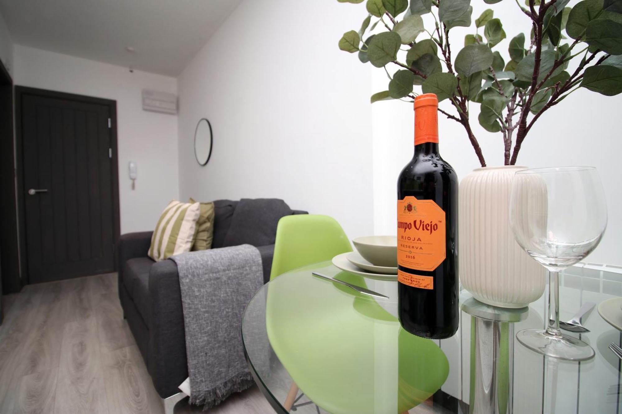 סוואנסי Fully Equipped Kitchen, Parking, City Centre מראה חיצוני תמונה