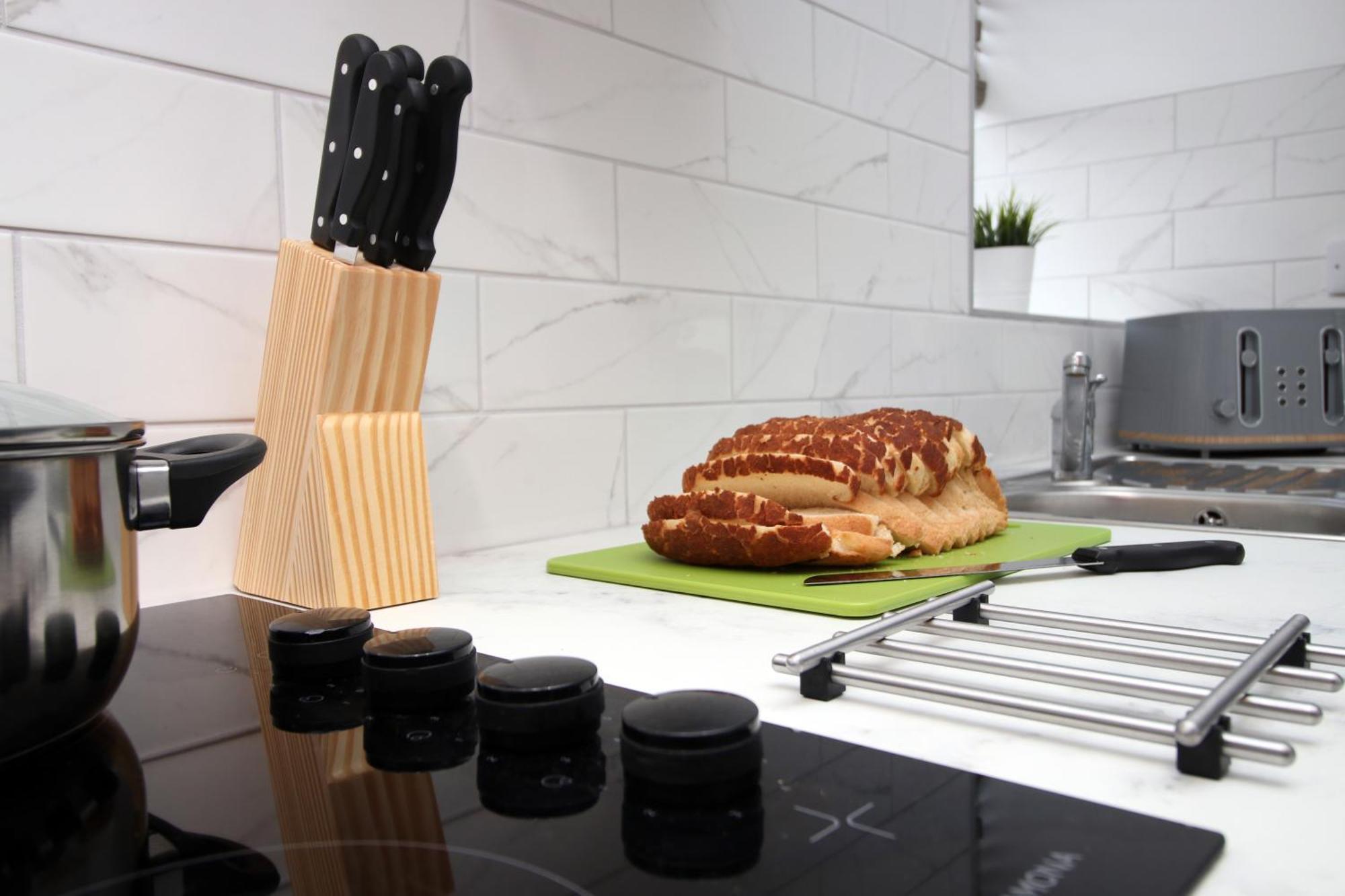 סוואנסי Fully Equipped Kitchen, Parking, City Centre מראה חיצוני תמונה