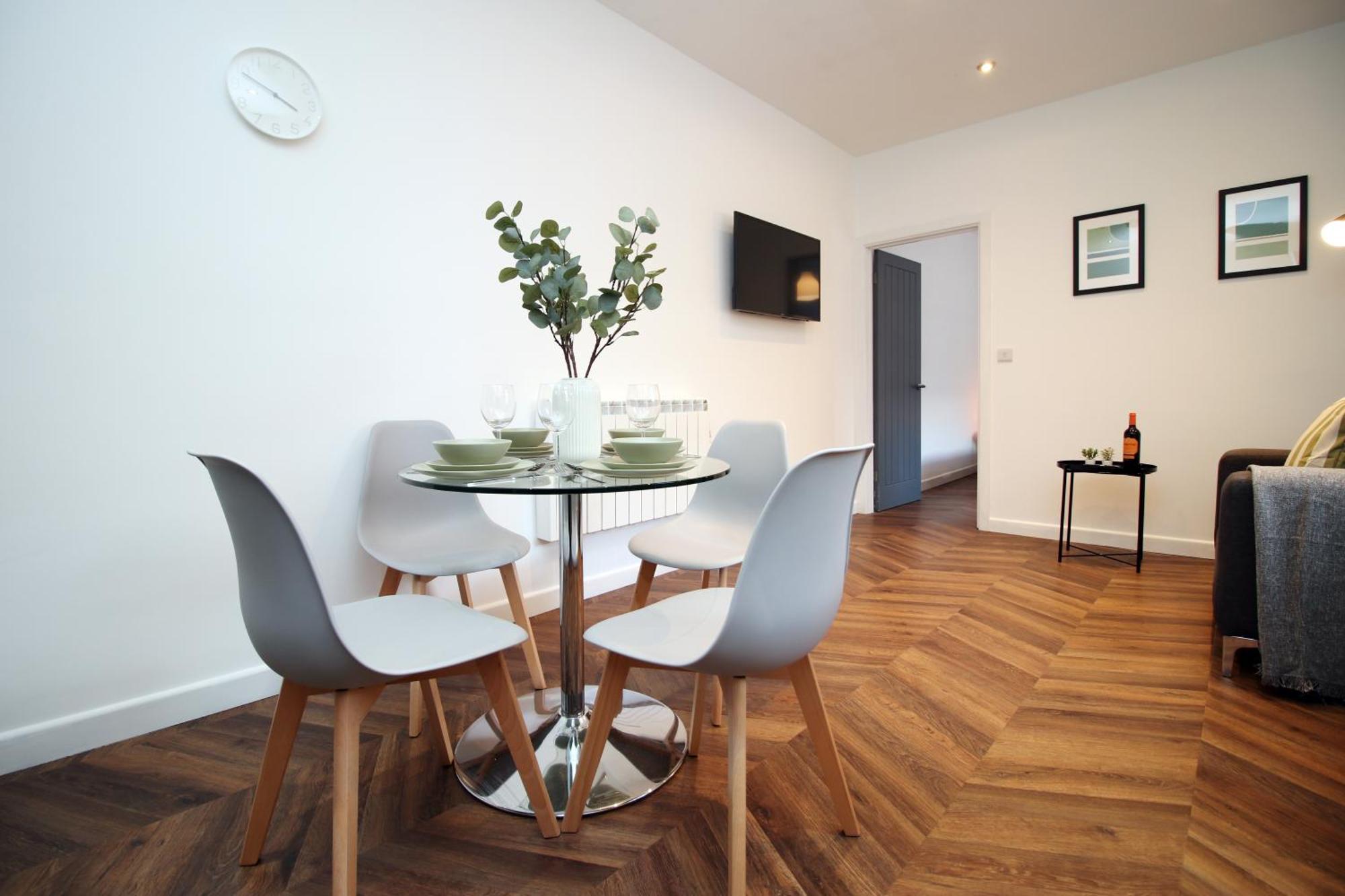 סוואנסי Fully Equipped Kitchen, Parking, City Centre מראה חיצוני תמונה