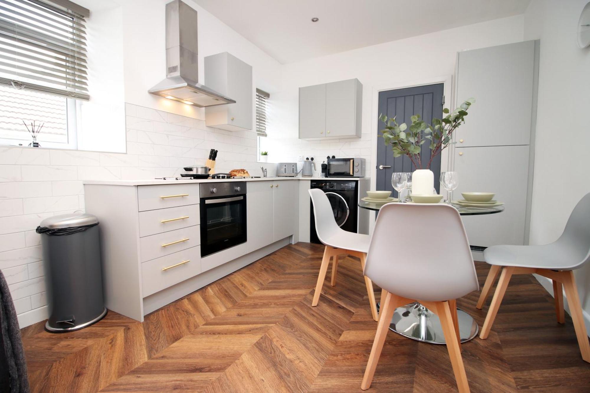 סוואנסי Fully Equipped Kitchen, Parking, City Centre מראה חיצוני תמונה