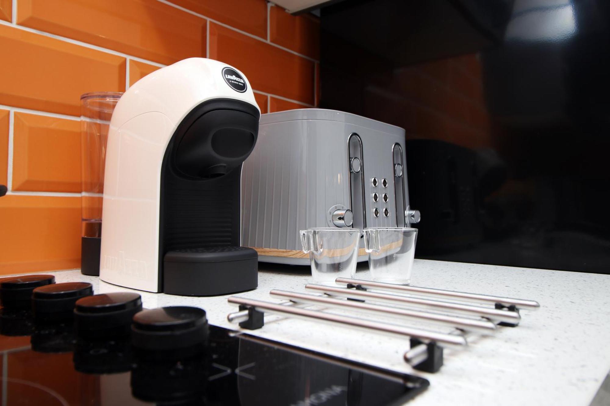 סוואנסי Fully Equipped Kitchen, Parking, City Centre מראה חיצוני תמונה