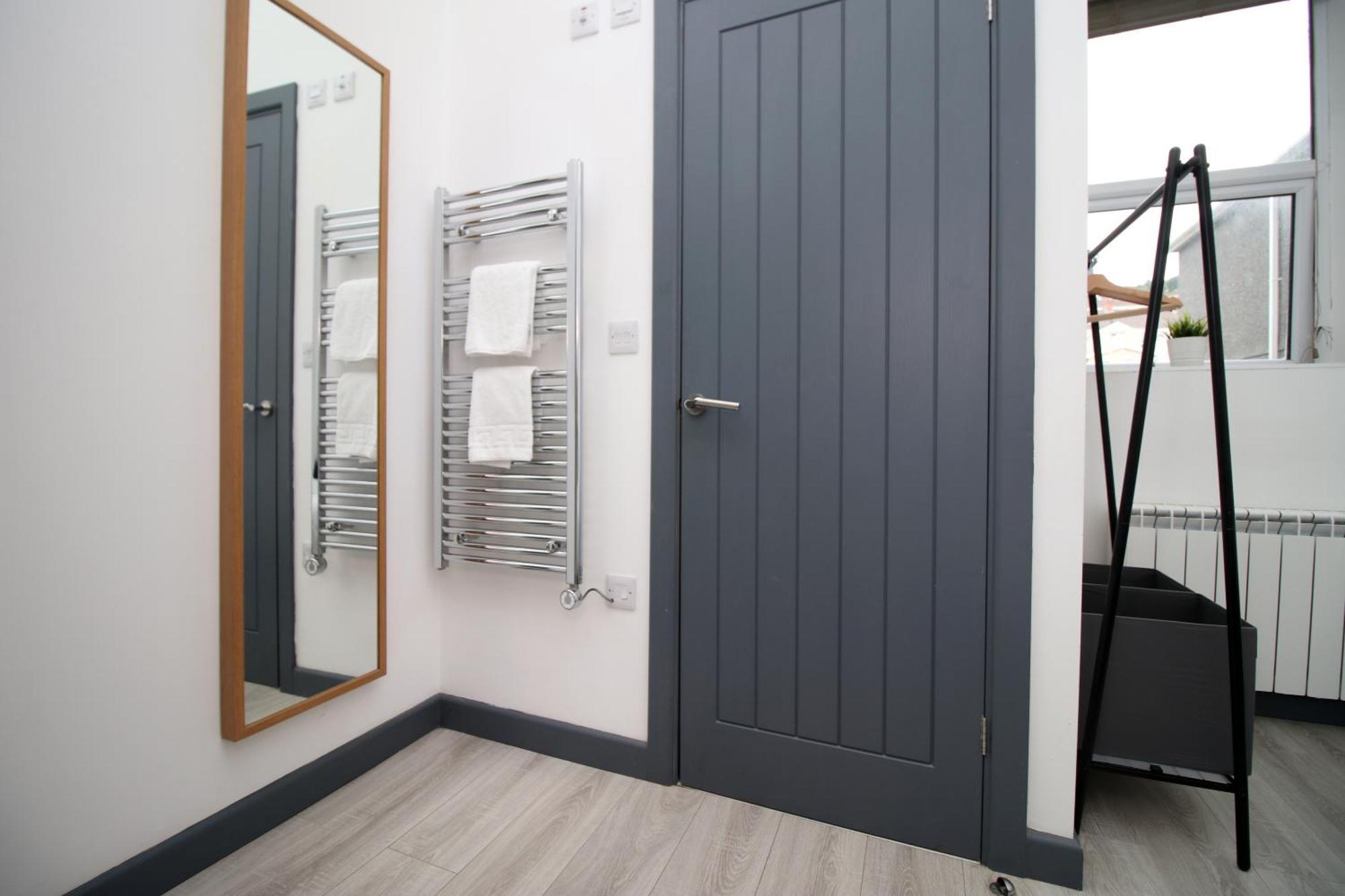 סוואנסי Fully Equipped Kitchen, Parking, City Centre מראה חיצוני תמונה