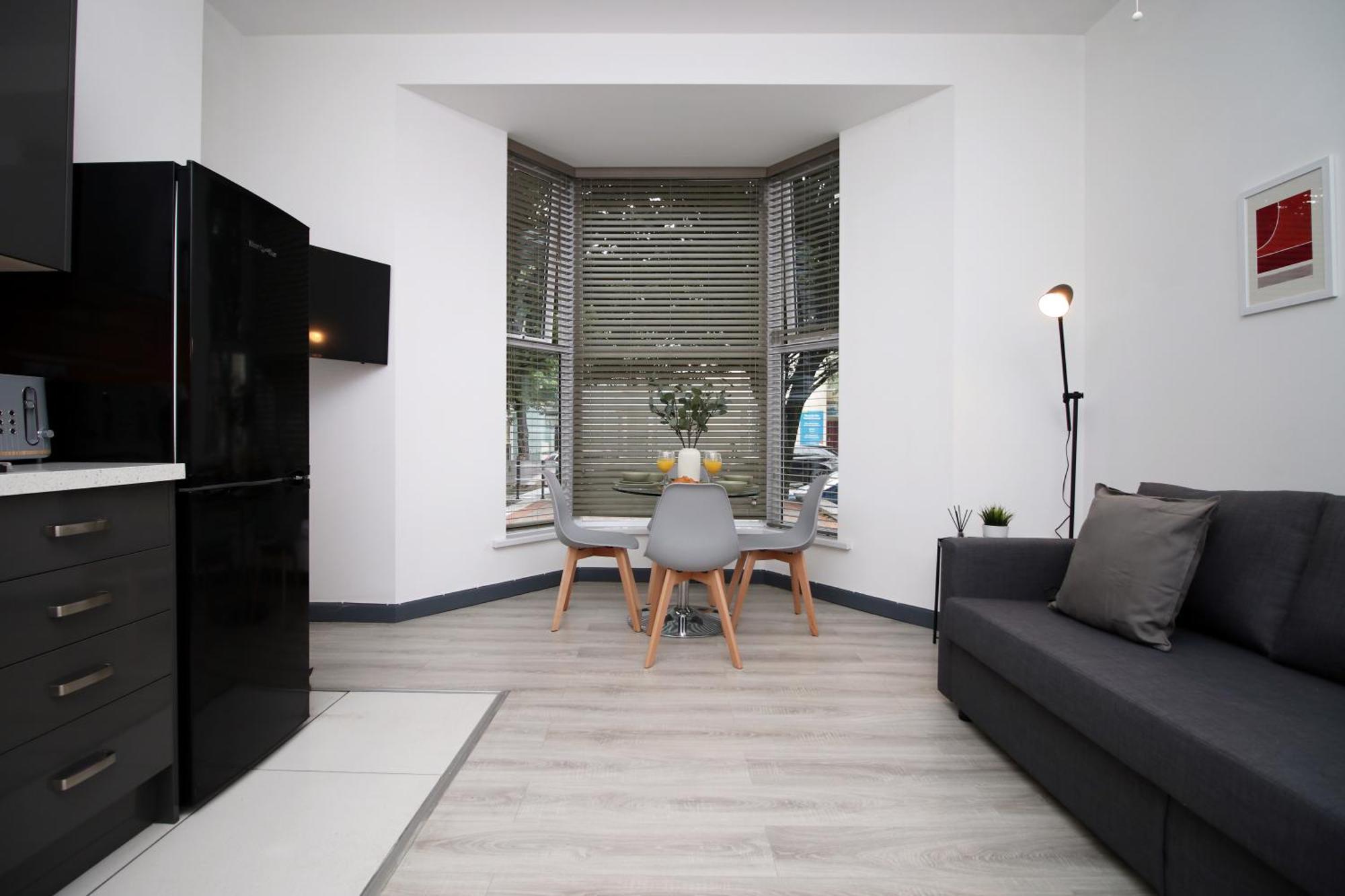 סוואנסי Fully Equipped Kitchen, Parking, City Centre מראה חיצוני תמונה