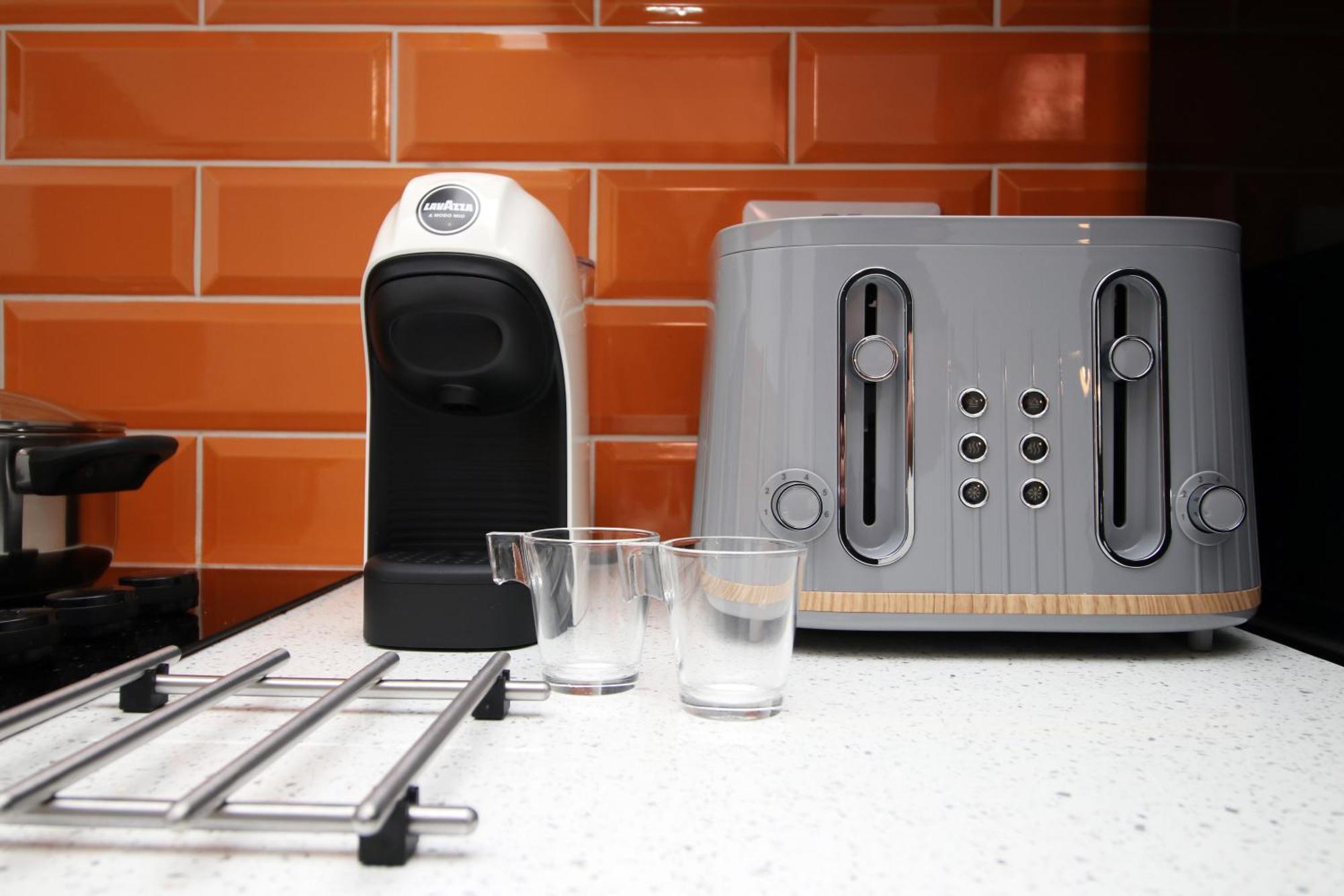 סוואנסי Fully Equipped Kitchen, Parking, City Centre מראה חיצוני תמונה
