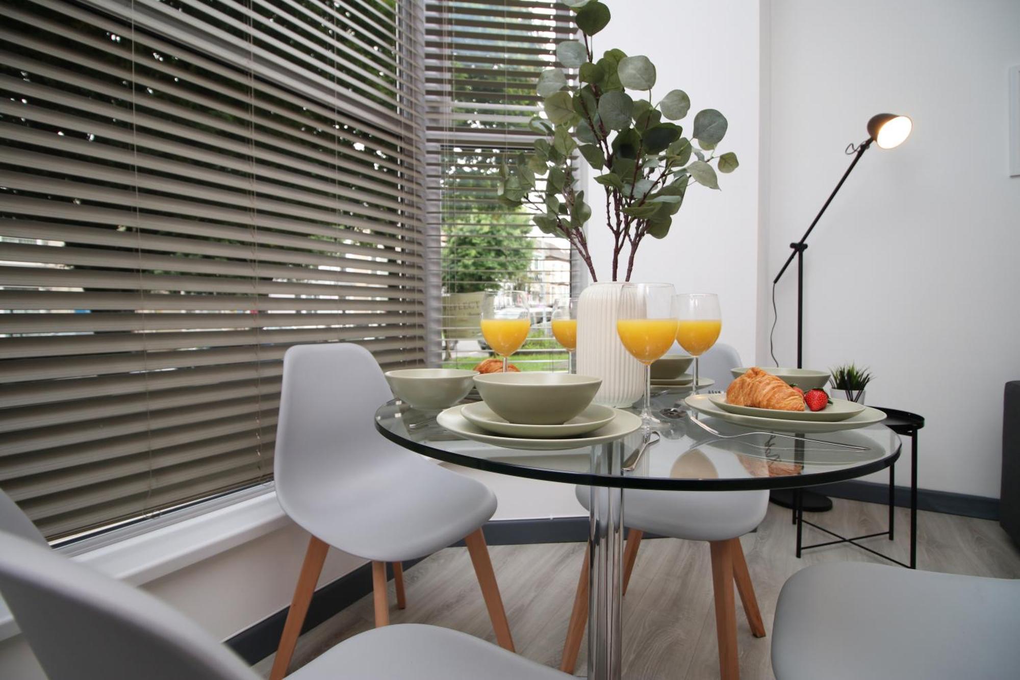 סוואנסי Fully Equipped Kitchen, Parking, City Centre מראה חיצוני תמונה